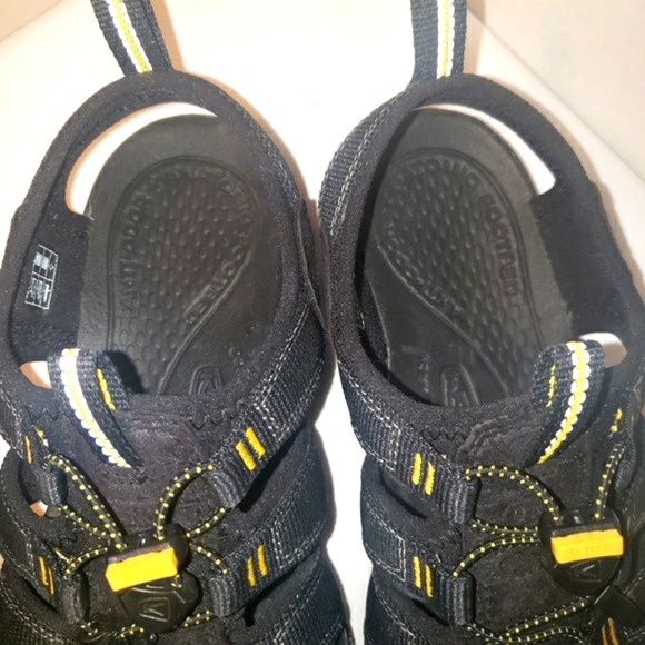 KEEN Clearwater Cnx Black and Yellow Draw String Sandals Woman's Sz 7.5 1008770 - Picture 13 of 14